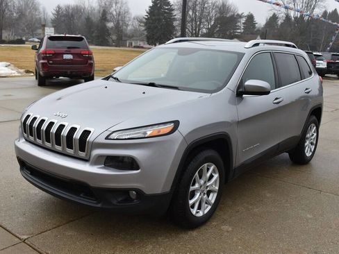Used 2017 Jeep Cherokee Latitude w/ Comfort & Convenience Group image 7