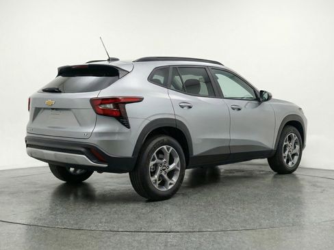 Used 2025 Chevrolet Trax LT image 9