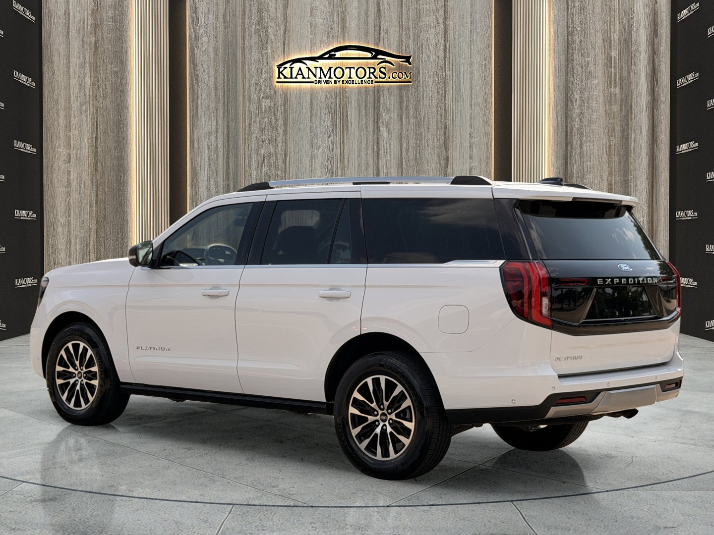 Used 2025 Ford Expedition Platinum AWD/4WD image 5