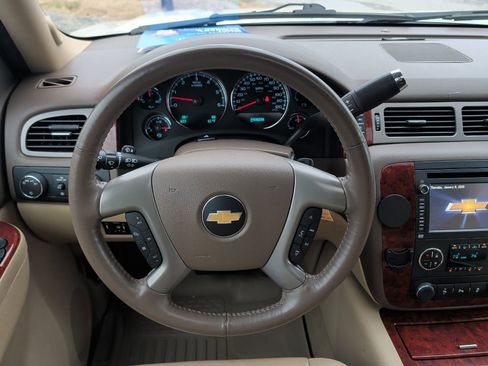 Used 2014 Chevrolet Suburban LTZ image 18