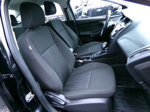 Used 2016 Ford Focus SE w/ SE Sport Package FWD image 11
