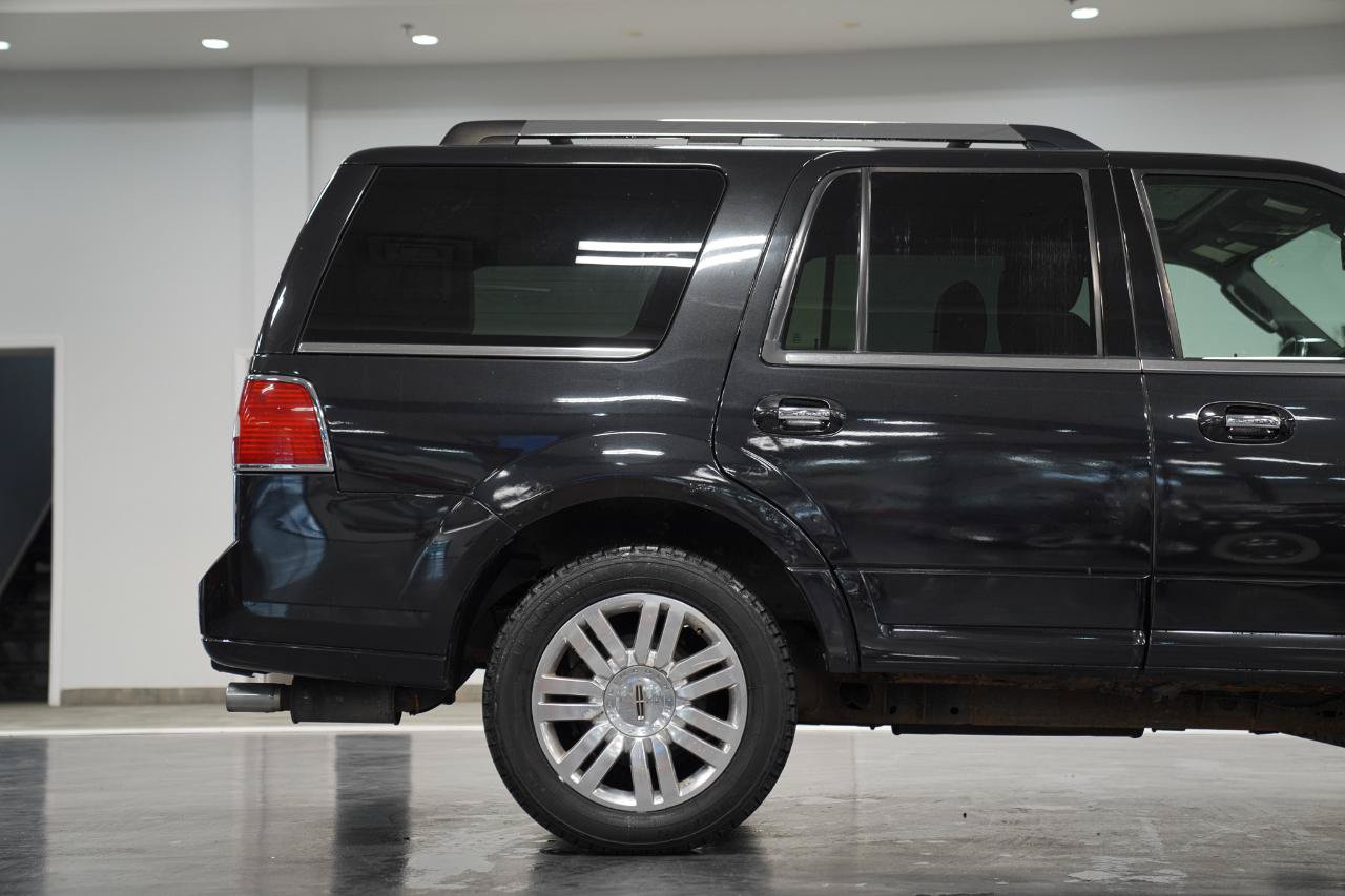 Used 2012 Lincoln Navigator 4WD image 10
