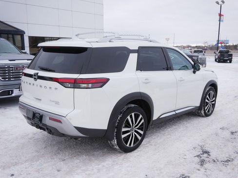 Used 2024 Nissan Pathfinder Platinum image 7