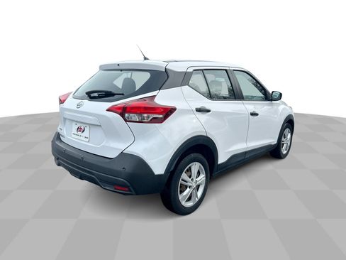 Used 2020 Nissan Kicks S image 9