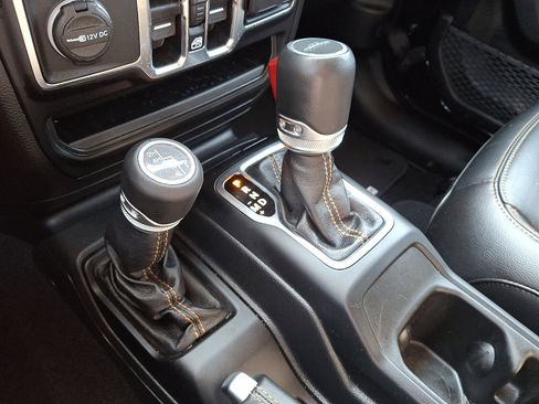 Certified 2021 Jeep Gladiator Overland image 15