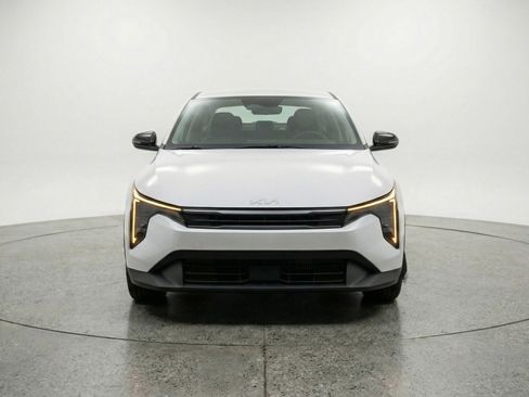 Used 2025 Kia K4 LXS image 2