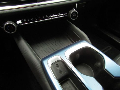 Used 2024 Chevrolet Equinox EV LT image 21