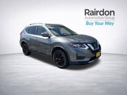 Used 2018 Nissan Rogue SV image 1