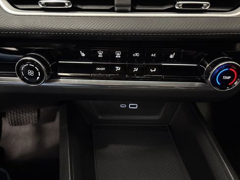 Used 2025 Chevrolet Equinox LT w/ Safety and Technology Package image 20