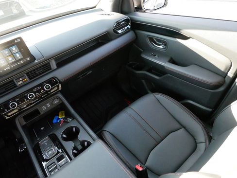 Certified 2025 Honda Pilot TrailSport image 11