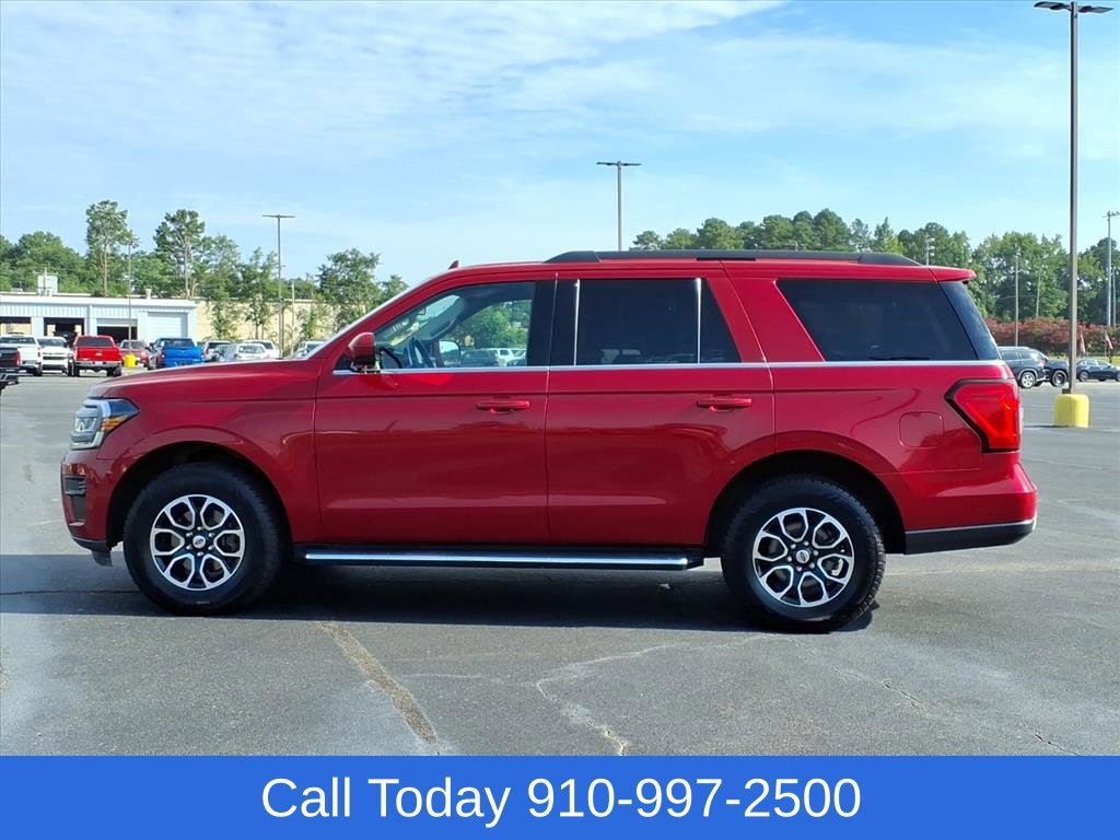 Used 2022 Ford Expedition XLT AWD/4WD image 3