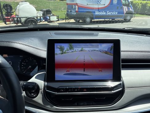 Used 2022 Jeep Compass Limited image 28