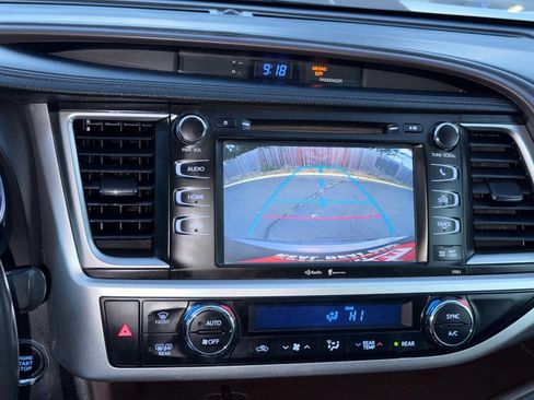 Used 2014 Toyota Highlander XLE AWD/4WD image 17