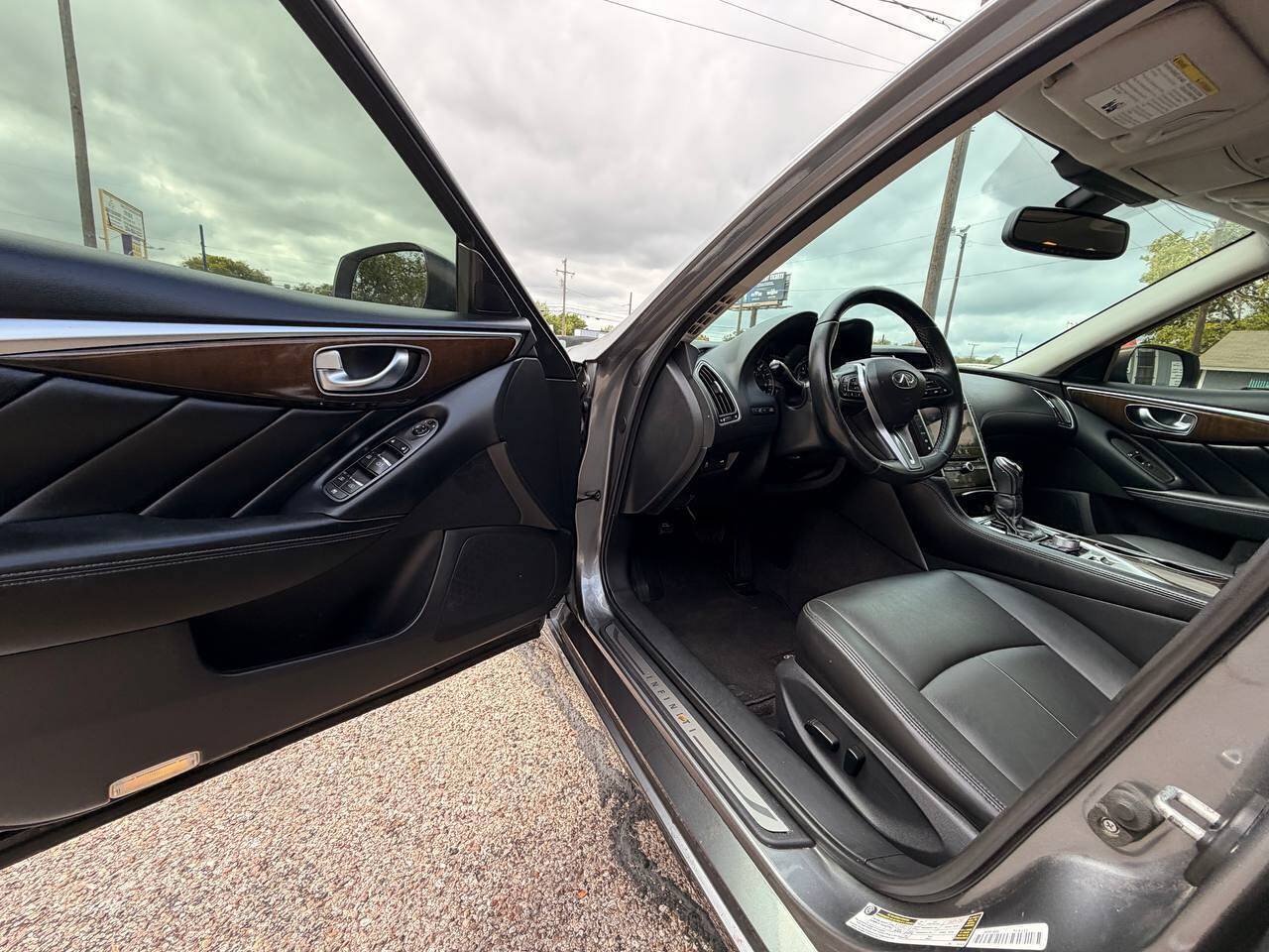 Used 2018 INFINITI Q50 Luxe w/ Cargo Package (L95) RWD image 10