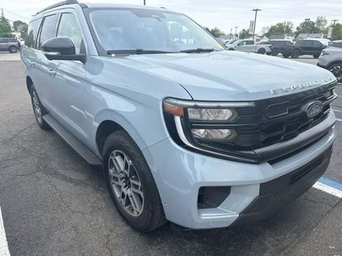 Certified 2025 Ford Expedition Active AWD/4WD image 1