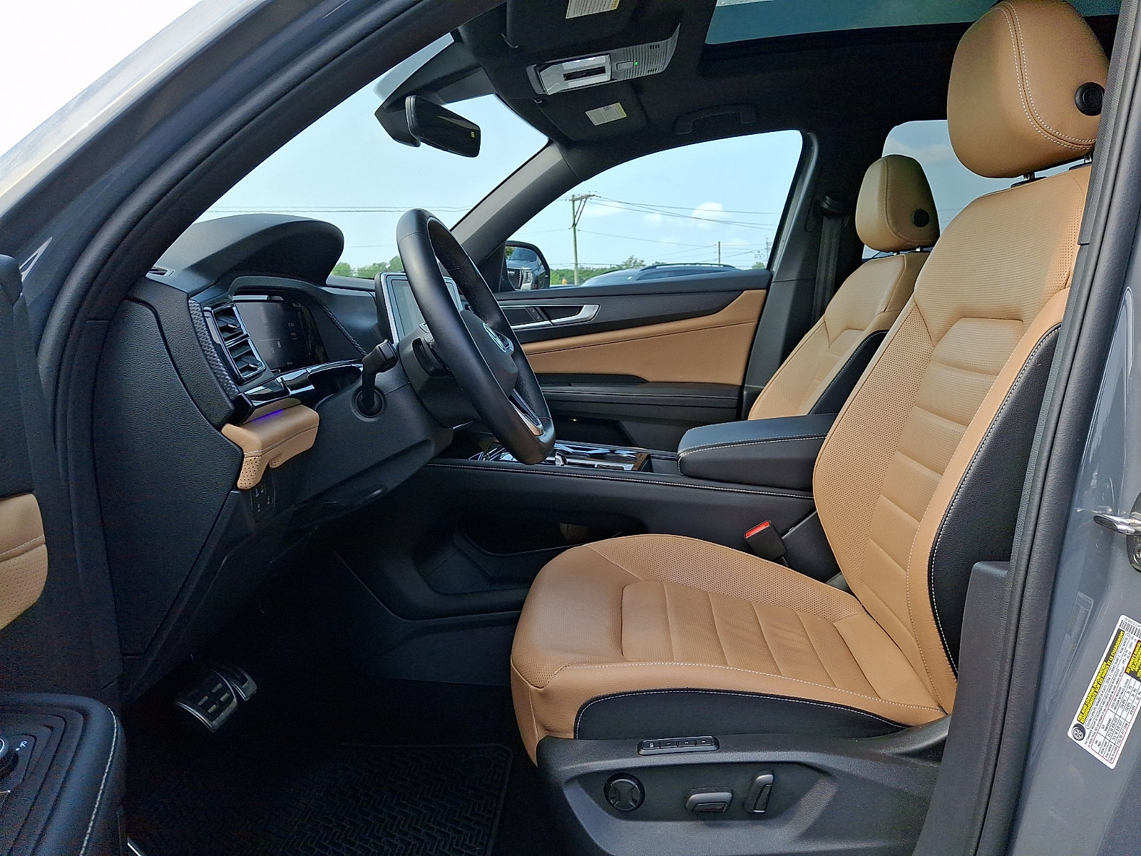 Used 2024 Volkswagen Atlas Cross Sport SEL R-Line AWD/4WD image 12