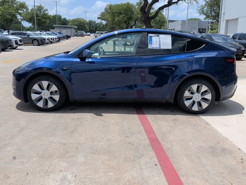 Used 2024 Tesla Model Y Long Range AWD/4WD image 7