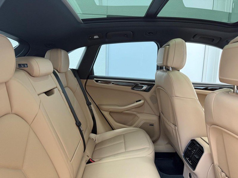 Certified 2024 Porsche Macan GTS AWD/4WD image 13