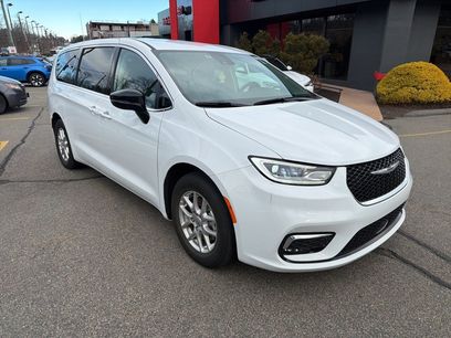 Used 2024 Chrysler Pacifica Touring-L