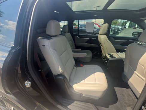 Used 2024 GMC Acadia Elevation w/ Black Edition AWD/4WD image 28