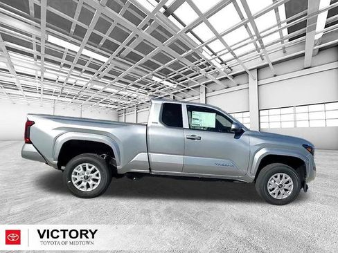 Used 2025 Toyota Tacoma SR5 image 2