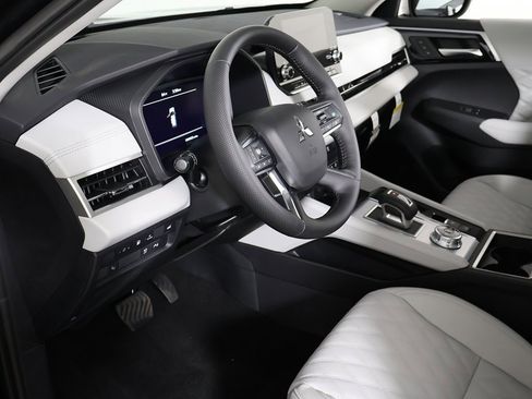 New 2025 Mitsubishi Outlander SEL image 30