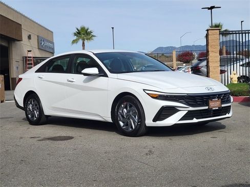 New 2026 Hyundai Elantra Blue image 25