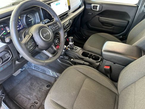 Used 2024 Jeep Wrangler Unlimited AWD/4WD image 9