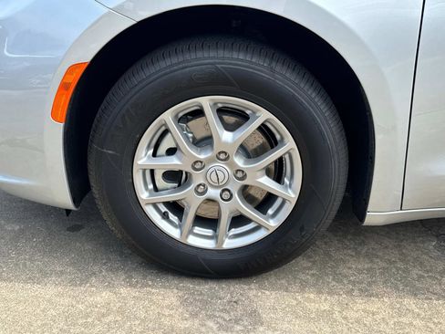 New 2026 Chrysler Pacifica Select FWD image 10