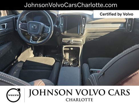 Certified 2025 Volvo XC40 B5 Plus image 9