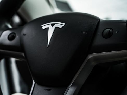 Used 2020 Tesla Model 3 Standard Range Plus RWD image 26