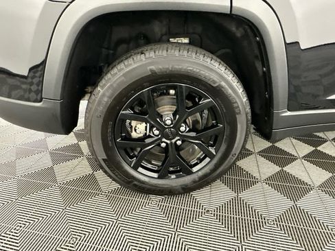 Certified 2025 Jeep Grand Cherokee Altitude AWD/4WD image 35