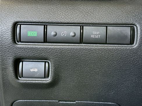 Used 2025 Nissan Sentra SV w/ All-Weather Package FWD image 17