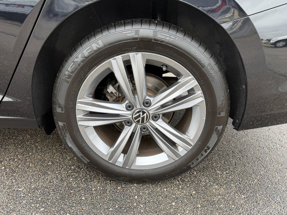 Used 2024 Volkswagen Jetta SE FWD image 9
