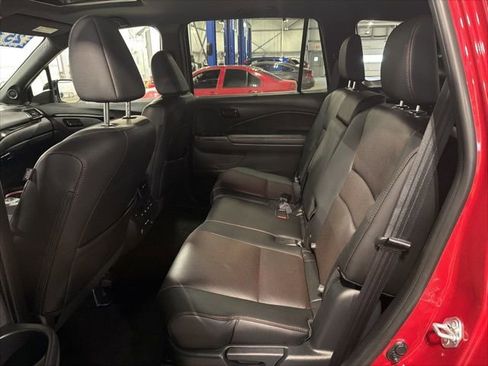 Used 2025 Honda Passport Black Edition image 11