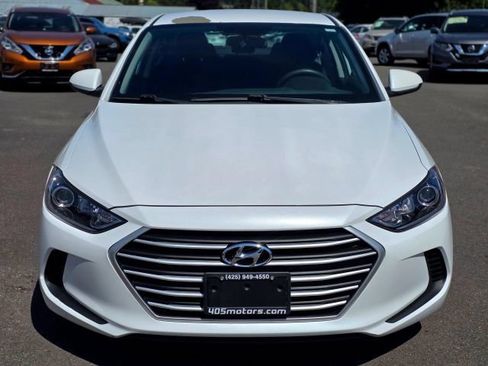 Used 2018 Hyundai Elantra SE FWD image 2