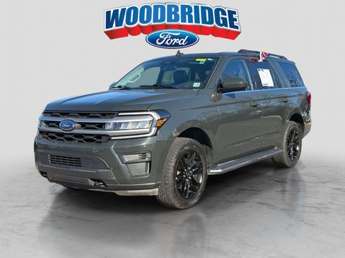 Used 2023 Ford Expedition XLT image 2