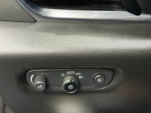 Used 2021 Chevrolet Traverse LT FWD image 30