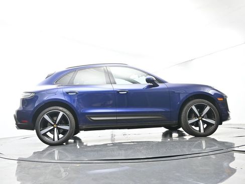 Certified 2025 Porsche Macan AWD/4WD image 52