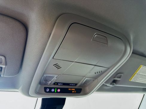 Used 2024 GMC Terrain SLE FWD image 31