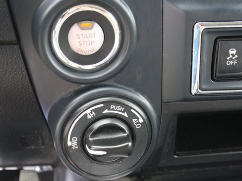 Used 2022 Nissan Titan SV w/ SV Convenience Package AWD/4WD image 26