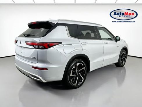 Used 2023 Mitsubishi Outlander SEL AWD/4WD image 2