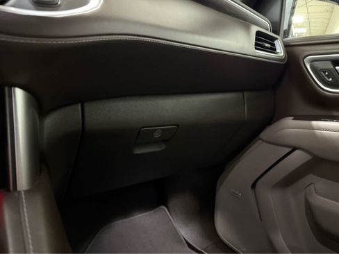 Used 2024 Chevrolet Suburban LT w/ Luxury Package AWD/4WD image 22