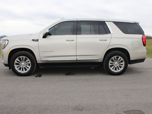 Used 2023 GMC Yukon SLT w/ SLT Luxury Package image 4