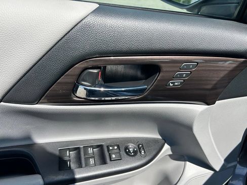 Used 2017 Honda Accord EX-L image 13