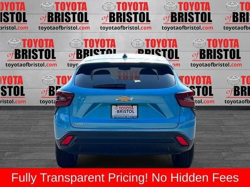 Used 2026 Chevrolet Trax LS w/ LS Convenience Package FWD image 4