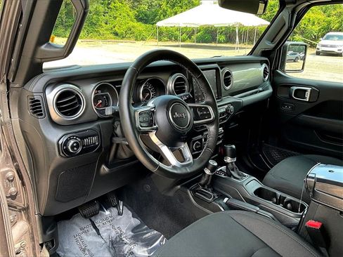 Used 2021 Jeep Gladiator Overland image 25