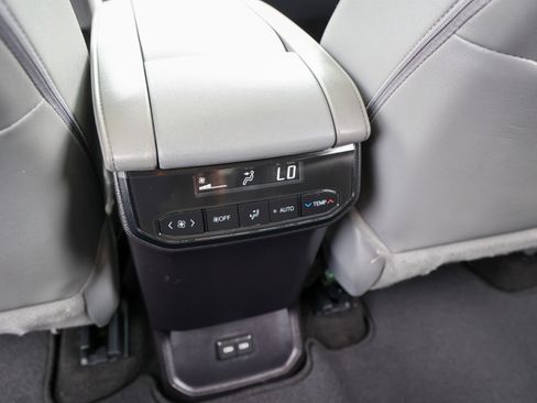 Used 2025 Toyota Highlander XLE AWD/4WD image 49