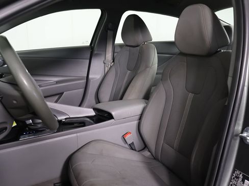 Used 2024 Hyundai Elantra SE FWD image 25