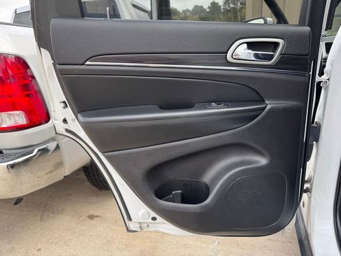 Used 2021 Jeep Grand Cherokee Limited image 24